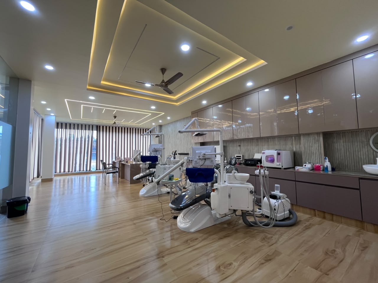 Spacious treatment hall at Dr. Teeth